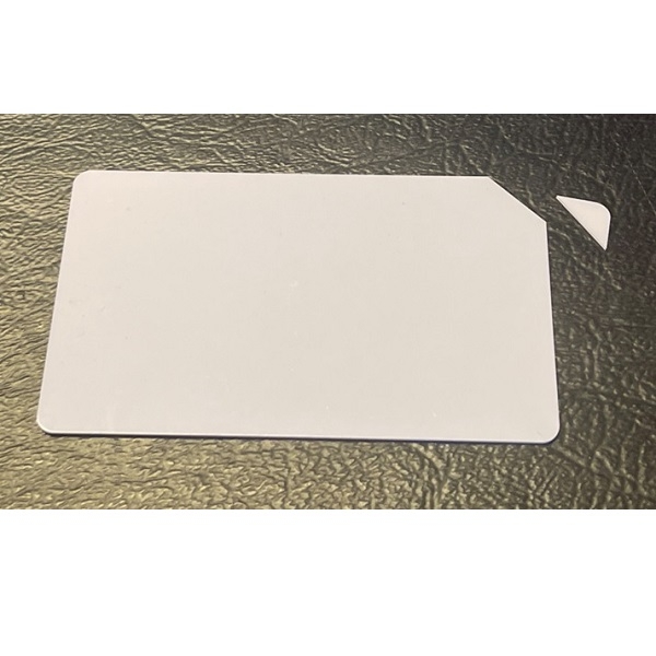 Obrazek Blank white card with corner breakaway  - CR80. 70102055 (DE,SE,NO,FI,RO,PL)